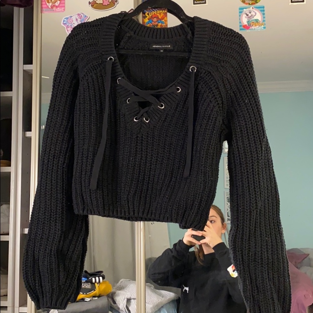 Crop tie down sweater